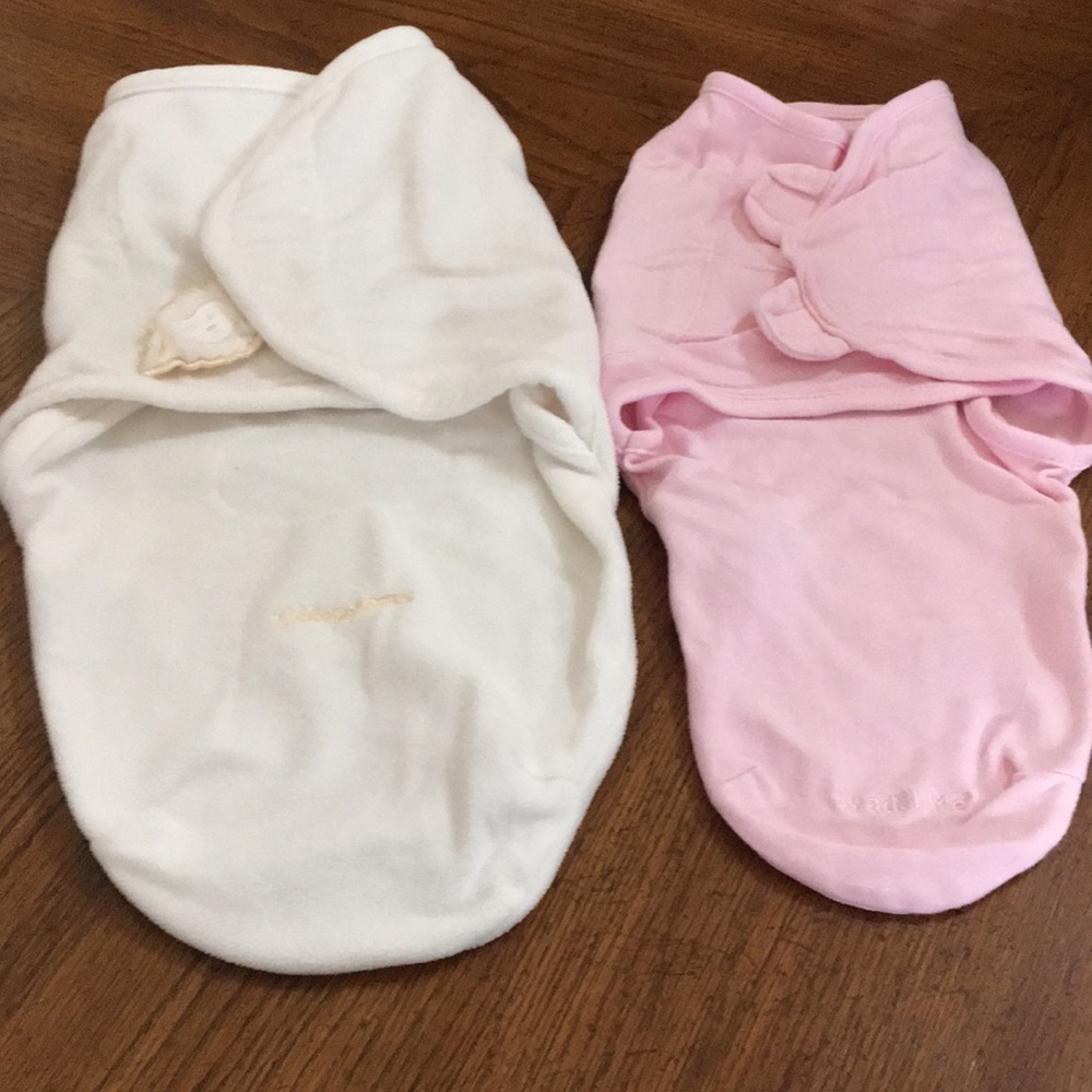 Bundle of two swaddles.